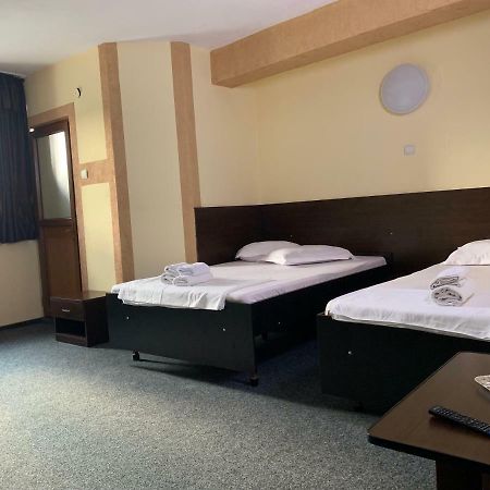 Hotel Monte Carlo ピテシュティ エクステリア 写真