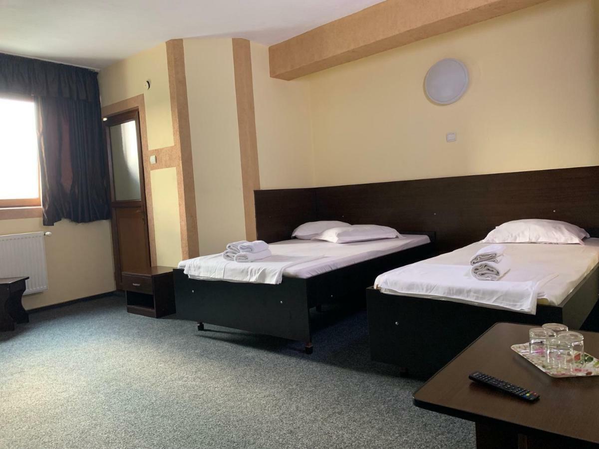 Hotel Monte Carlo ピテシュティ エクステリア 写真